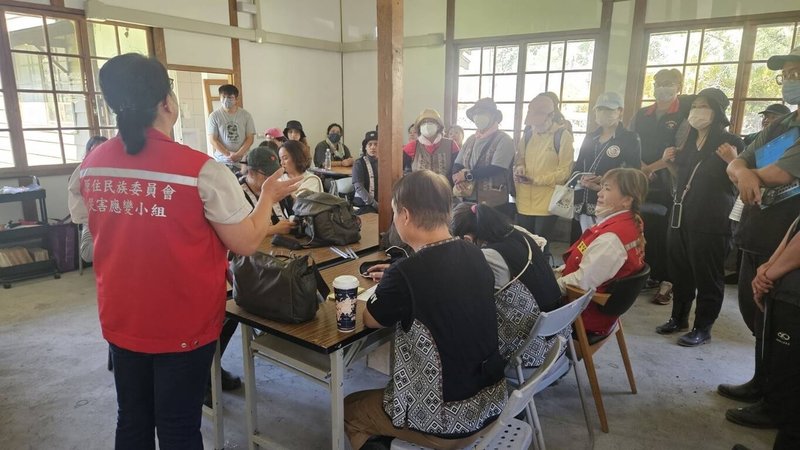 原住民族委員會6日表示，「部落關懷小組」是由全國原住民族社工、就業服務員等組成，即起針對光復鄉大華村、大平村、大同村、大安村、大馬村、北富村、東富村7個村，採1村1關懷小組，每天進駐部落，全面蒐集災民需求。（原民會提供）中央社記者張雄風傳真　114年10月6日