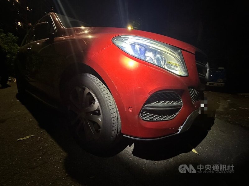 藝人黃子佼8月間開車行經新北市三重區時,疑與機車發生碰撞並涉肇逃遭警方函送檢方偵辦。圖為黃男車輛。(翻攝照片)中央社記者王鴻國傳真 114年10月7日