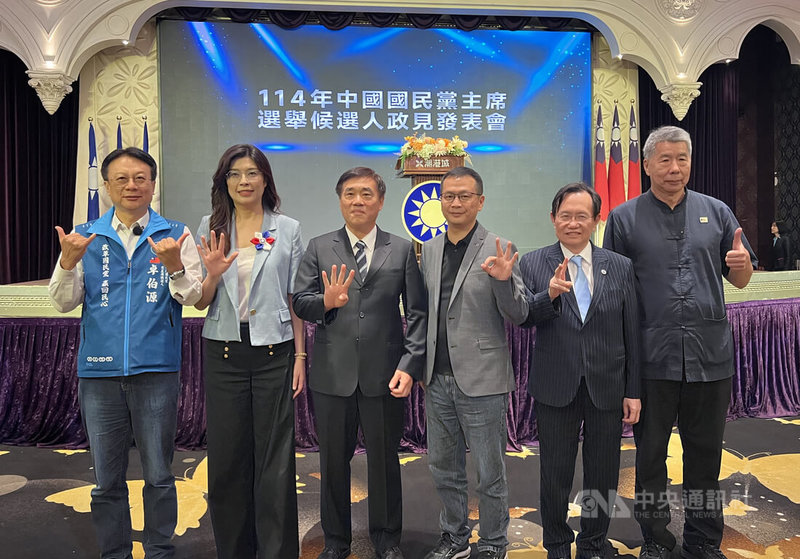 中國國民黨主席選舉候選人政見發表會7日台中市登場,候選人卓伯源(左起)、鄭麗文、郝龍斌、羅智強、蔡志弘及張亞中都出席。中央社記者郝雪卿攝 114年10月7日