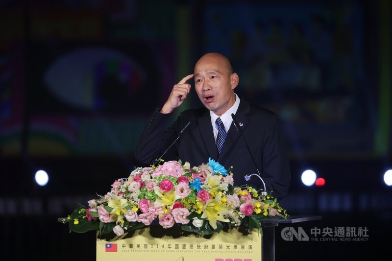 中華民國114年國慶總統府建築光雕展演7日起登場,晚間在總統府前舉辦點燈儀式,立法院長韓國瑜(圖)應邀出席並致詞。中央社記者王飛華攝 114年10月7日