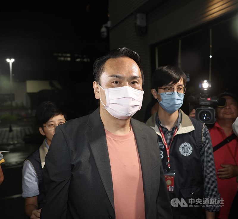 中國國民黨籍台北市議員陳重文（前）遭起訴。（中央社檔案照片）