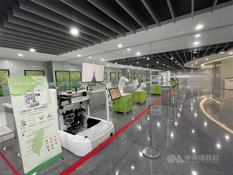 圖為上銀台中總部展示機器人應用方案一隅。（中央社檔案照片）