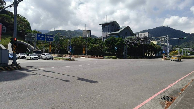 國慶連假10日登場,公路局東區養護工程分局7日表示,預估蘇花路廊10日南下旅次全日交通量約1萬500輛次,首波車潮清晨6時起湧現,持續至上午8時後緩解。(讀者提供)中央社記者王朝鈺傳真 114年10月7日