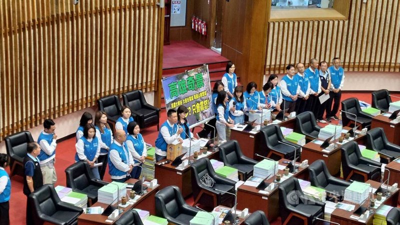高雄市議會國民黨團7日上午進行聯合質詢，聚焦美濃農地盜採土石案等議題。中央社記者蔡孟妤攝  114年10月7日