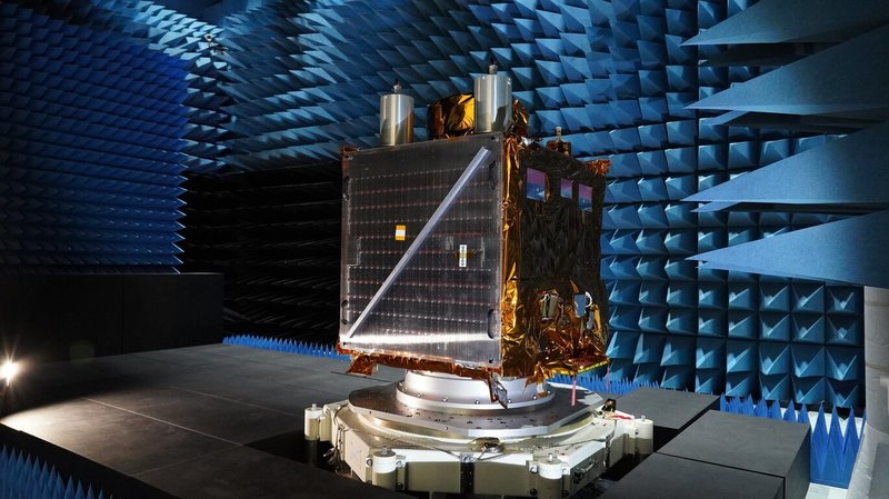 台灣首個自製光學遙測衛星星系「福衛八號」第1顆衛星「齊柏林衛星」7日起運，將運抵美國，目標11月發射升空。（國家太空中心提供）中央社記者趙敏雅傳真　114年10月7日