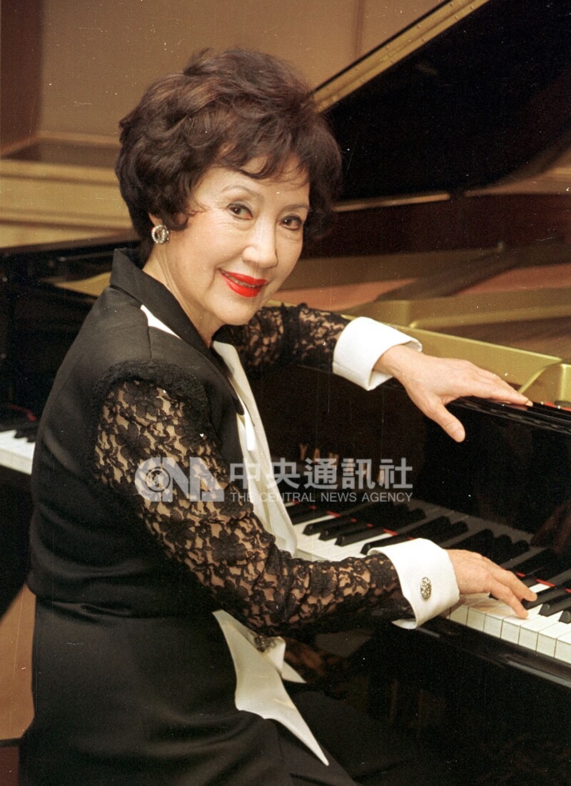藤田梓在台北國家音樂廳舉辦獨奏會，為1998年國際青少年鋼琴賽籌募基金。中央社記者吳繼昌攝　86年11月11日