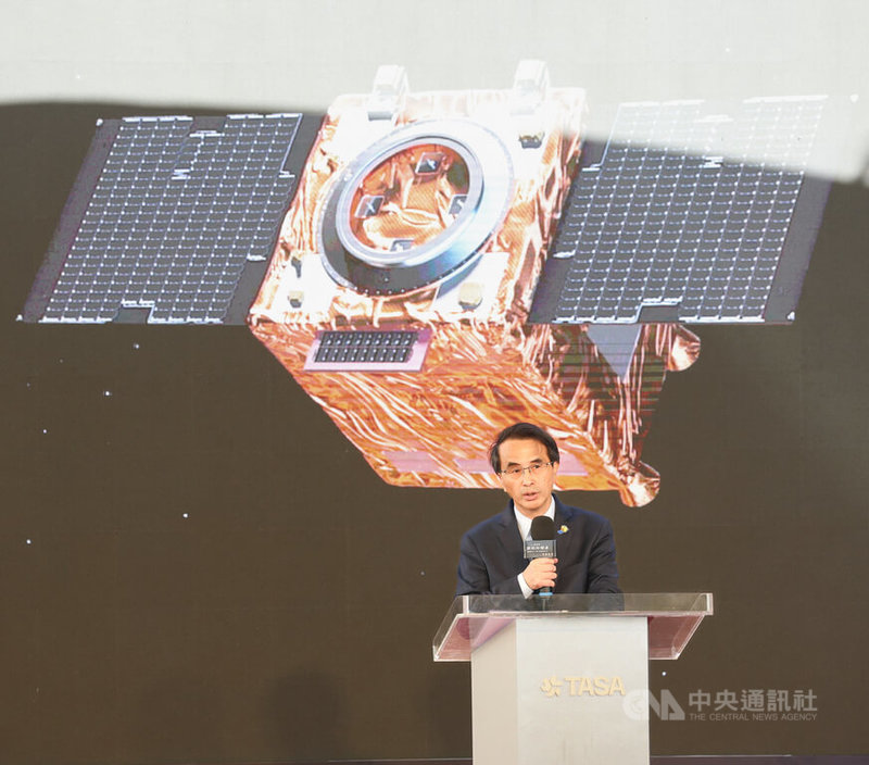 台灣首個自製光學遙測衛星星系「福衛八號」的第1顆衛星「齊柏林衛星」，7日在國家太空中心舉行起運典禮，國家太空中心主任吳宗信（圖）出席說明衛星計畫和任務。中央社記者謝佳璋攝  114年10月7日