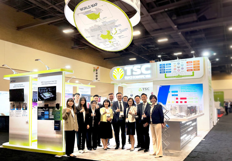 崇越科技盛大參加2025年SEMICON WEST美國半導體展，攜手14家台日夥伴，展出全方位半導體供應鏈解決方案。（崇越科技提供）中央社記者曾仁凱傳真 114年10月8日