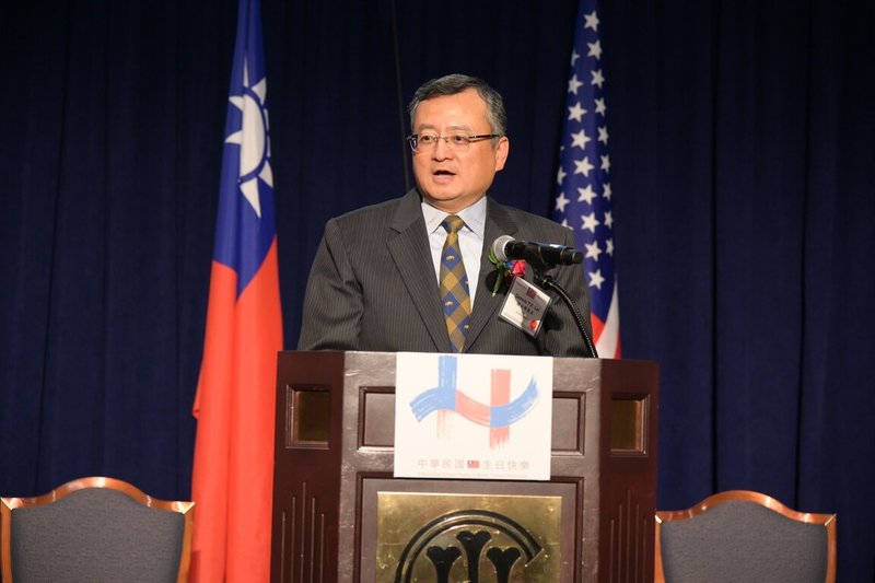 駐芝加哥辦事處長類延峰在114年國慶酒會感謝美國中西部政要長期支持台灣。(駐芝加哥辦事處提供)中央社記者廖漢原紐約傳真 114年10月8日