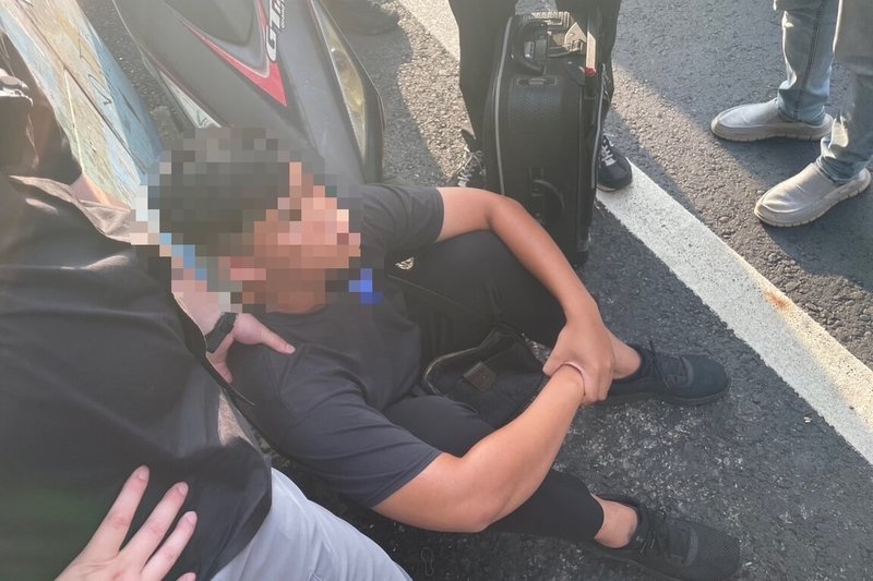 航空警察局8日表示，馬來西亞籍男子接受販毒集團招待來台旅遊，並收受報酬攜帶海洛因入境，警方與台北關破獲，並循線在桃園市中壢區逮捕同班機卻先行入境的另名馬來西亞籍嫌犯，依違反毒品危害防制條例報請桃園地方檢察署指揮偵辦，並於近日起訴。（航空警察局提供）中央社記者吳睿騏桃園機場傳真　114年10月8日