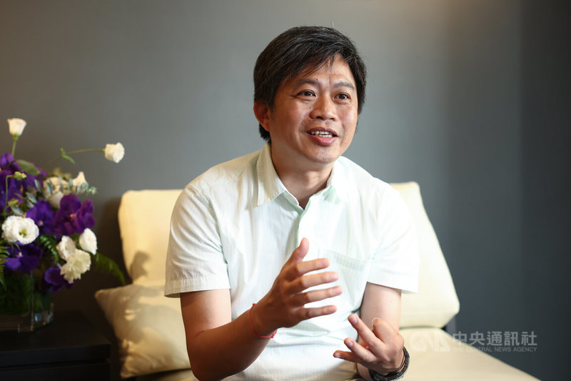紅然創辦人黃維韶談及創業歷程，他希望藉由沉浸式內容，把動畫經驗轉化成科技與藝術的交響樂，引領觀眾隨著光影與聲音穿梭在「帶著情感的故事場域」。中央社記者王騰毅攝　114年10月8日