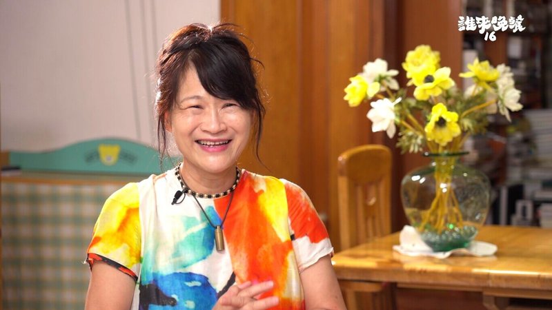 客語歌手羅思容（圖）參與節目「誰來晚餐16」錄製，大方分享面對高齡長者的照護挑戰，並期許社會能以更進步與包容的角度，給予女性與長輩更多支持與尊重。（公視提供）中央社記者洪素津傳真　114年10月8日