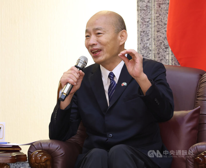 立法院長韓國瑜（圖）8日下午在立法院接見「台瑞典國會議員協會」跨黨派訪問團，並向與會來賓致詞。中央社記者張新偉攝　114年10月8日