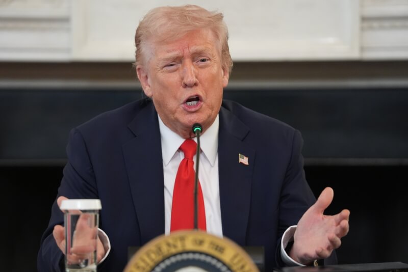 美國總統川普8日升高對民主黨政敵的攻擊。（美聯社）