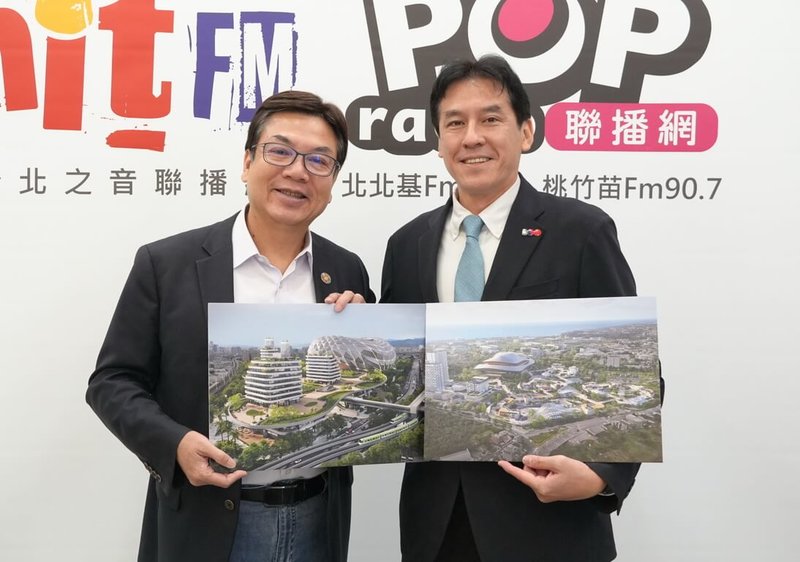 新北市副市長劉和然(左)9日接受廣播節目專訪,被問到輝達(NVIDIA)台灣總部選址議題時表示,新北早已備妥基地,展現誠意,林口區、新店區基地各有優勢。右為廣播節目主持人黃暐瀚。(新北市府提供)中央社記者黃旭昇新北市傳真 114年10月9日