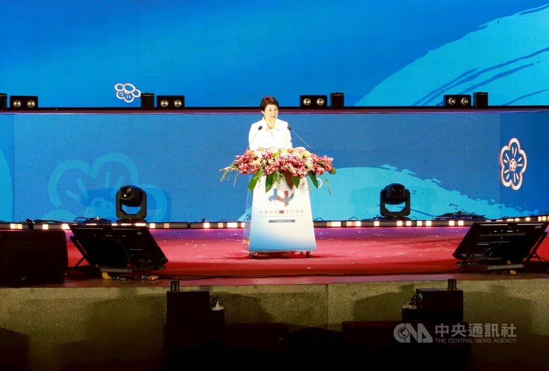114年國慶晚會9日晚間在台中市登場,台中市長盧秀燕(圖)說,花蓮縣馬太鞍溪堰塞湖災情,國民投入救災,患難見真情,這就是善良、團結與勇敢的台灣,也是中華民國立國精神。中央社記者蘇木春攝 114年10月9日