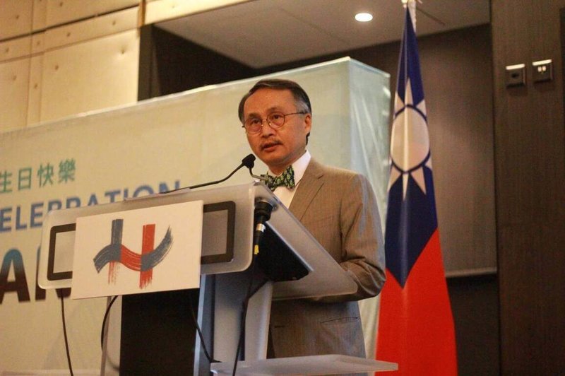 日內瓦雙十國慶酒會,台灣駐世界貿易組織代表團共同主辦,常任代表黃昭元致詞。(日內瓦代表處提供)中央社記者郭芳君蘇黎世傳真 114年10月9日
