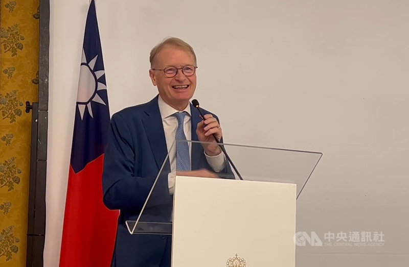 義大利國會友台主席、參議員馬蘭8日出席駐義代表處酒會致詞時，以中文高喊「國慶快樂、台灣與義大利永遠朋友」，獲得全場歡呼鼓掌。中央社記者黃雅詩羅馬攝114年10月9日