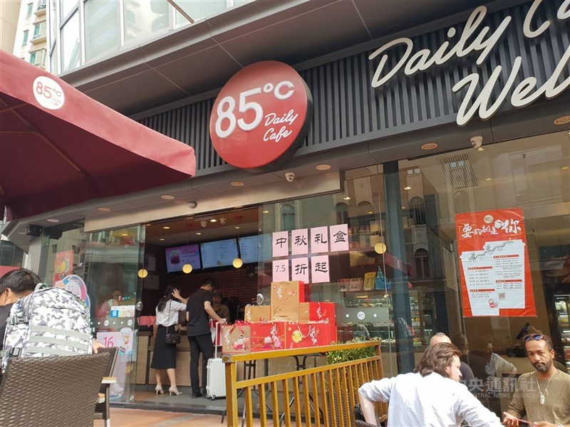 圖為美食-KY旗下85度C上海吳江路門市。 (中央社檔案照片)