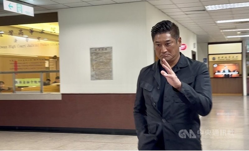 紅火案纏訟逾19年,被告、前中信金副董事長辜仲諒(圖)更三審獲無罪遭撤銷發回,高院更四審9日開庭,辜仲諒出庭應訊,庭後受訪時表示對無罪有信心。中央社記者劉世怡攝 114年10月9日