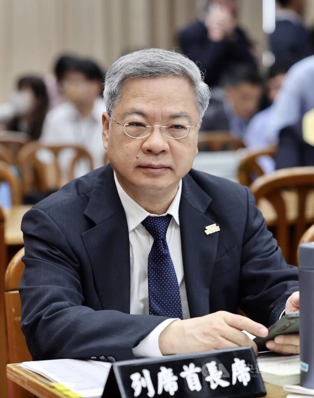 輝達台灣總部進駐北士科用地卡關,經濟部長龔明鑫9日在立法院受訪時指出,輝達還是最喜歡T17、T18基地,其他部分算是備胎;經濟部會盡快盤點其他用地,他也證實民生社區松南營區也是評估選項之一。中央社記者王飛華攝 114年10月9日