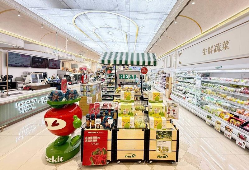 統一超去年開出4家大型店舖,皆導入有生鮮蔬果肉品的「Fresh」超市店型,吸引以家庭為主的消費族群。(統一超提供)中央社記者何秀玲傳真 114年10月10日