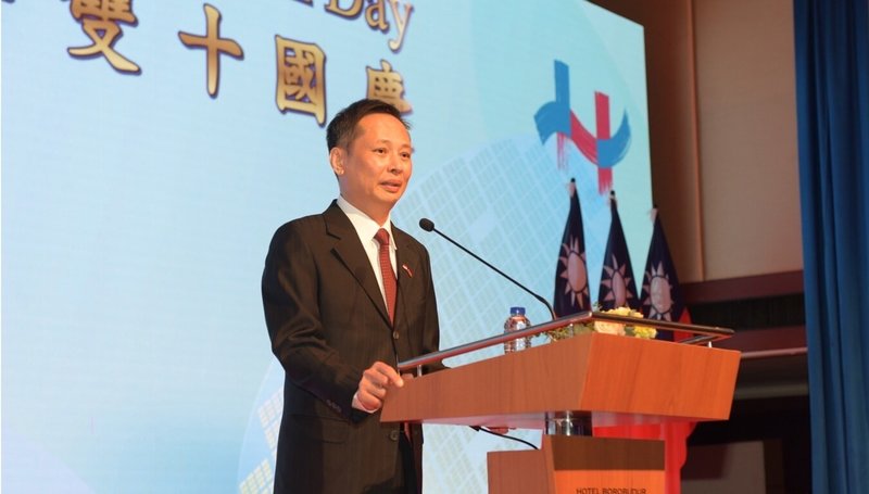 駐印尼代表處7日舉辦114年國慶酒會。駐印尼代表洪振榮致詞表示:「台灣扮演全球半導體產業鏈關鍵角色,是各國具價值和潛力的經貿夥伴。」(駐印尼代表處提供)中央社 114年10月10日