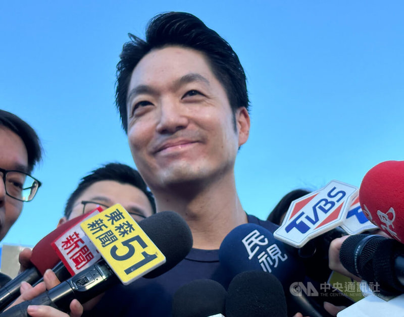 新光人壽9日表示,與台北市政府合作將輝達留在北士科的初衷迄今未變。台北市長蔣萬安10日受訪時說,輝達已經請市府協助尋找其他合適的地,並正在評估幾個市府給予的選項,新壽若要繼續談,只有與市府解約,市府再設定地上權給輝達。中央社記者陳昱婷攝 114年10月10日