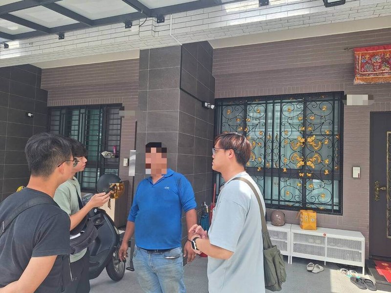 被台南地檢署通緝的高雄市35歲林姓男子,涉嫌在台南市災區以修繕名義行騙,警方10日在關廟區將他逮捕到案送辦。(台南市警局提供)中央社記者張榮祥台南傳真 114年10月11日