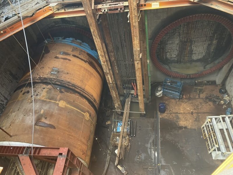 桃園捷運綠線位於八德區介壽路的工地又有潛盾機發進，採用破碎式魚板型刃齒及增加滾輪刀，可望將大幅提升掘進效率與安全性。（捷運工程局提供）中央社記者葉臻傳真 114年10月12日