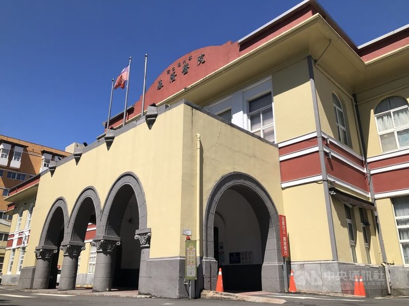 經文資委員審議後,決議將衛生福利部基隆醫院行政大樓(圖),登錄為基隆市歷史建築;基隆市政府文化觀光局表示,預計最快於民國115年完成程序。中央社記者王朝鈺攝 114年10月12日