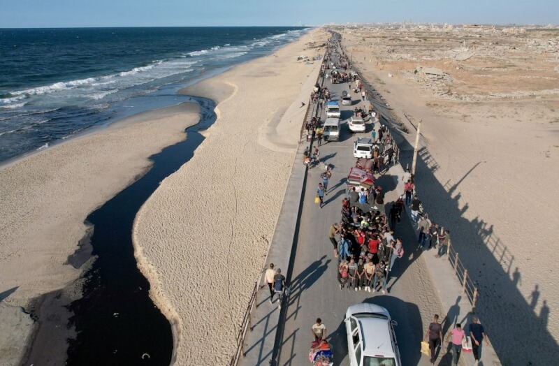 加薩走廊民防機構指出，從10日停火生效以來，已有超過50萬人返回加薩市。（路透社）