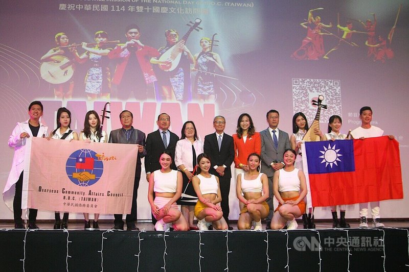 僑委會邀請「當代樂坊」國慶文化訪問團，11日在巴西聖保羅盛大演出，以藝術搭起文化外交橋樑，讓世界看見台灣。中央社記者唐雅陵聖保羅攝　　114年10月12日