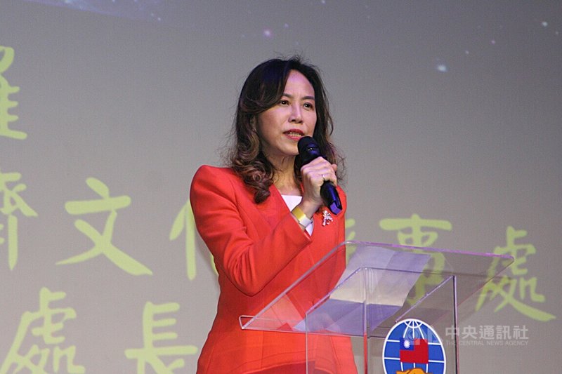 僑委會邀請「當代樂坊」國慶文化訪問團,11日在巴西聖保羅盛大演出,駐聖保羅處長朱怡靜致詞表示,這是「當代樂坊」首次踏足南美洲,為聖保羅注入濃厚的文化藝術能量。中央社記者唐雅陵聖保羅攝 114年10月12日