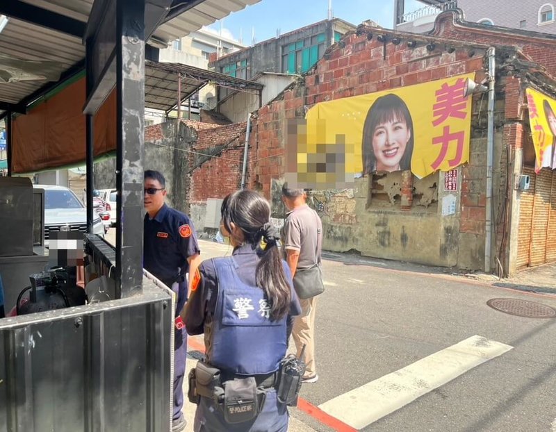 國民黨高雄市議員陸淑美女兒黃韻涵參選下屆高雄市議員，其在高雄市岡山區懸掛的競選旗幟12日上午遭人損毀，經警方調查，疑似1名男子誤會房屋遭擅自懸掛旗幟，才動手破壞。（高雄市警察局岡山分局提供）中央社記者張已亷傳真  114年10月12日