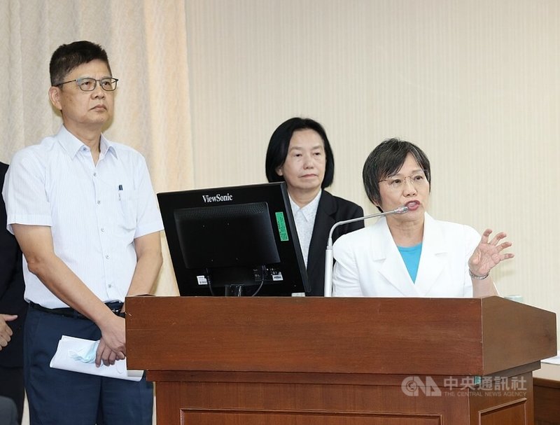 立法院內政委員會13日邀內政部長劉世芳(右1)、原民會等專題報告「堰塞湖監測、災害預警通報、疏散機制及災後復原重建」並備質詢。中央社記者郭日曉攝 114年10月13日