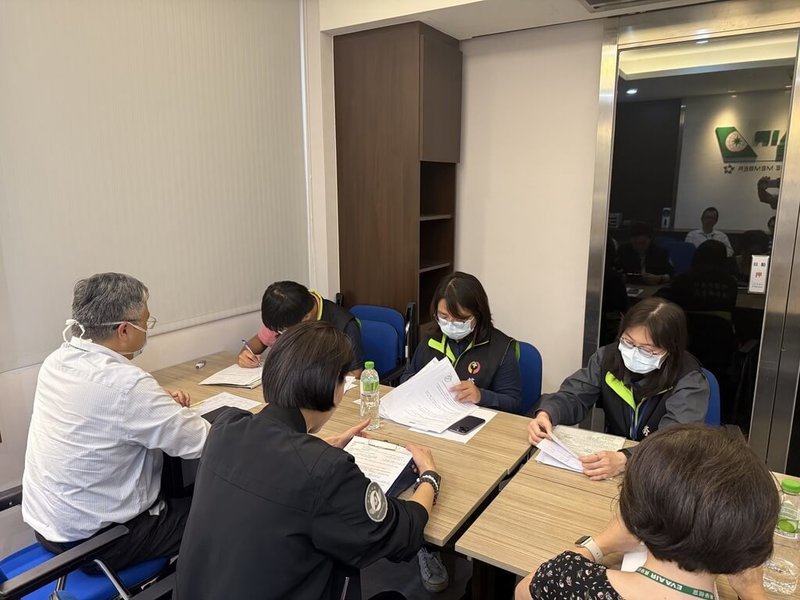 一名長榮航空空服員抱病上班返台後離世。桃園市勞檢處13日說，查閱該名空服員近半年請假記錄，公司均有依規定給予，將持續調查，包括訪談同機組員，釐清是否有請假遭拒情事。（桃園市政府勞動檢查處提供）中央社記者吳睿騏桃園傳真　114年10月13日