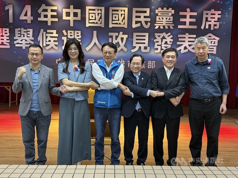 國民黨主席選舉18日投票，13日舉行候選人政見發表會高雄場，羅智強（左至右）、鄭麗文、卓伯源、蔡志弘、郝龍斌、張亞中等6人均參加。中央社記者蔡孟妤攝 114年10月13日