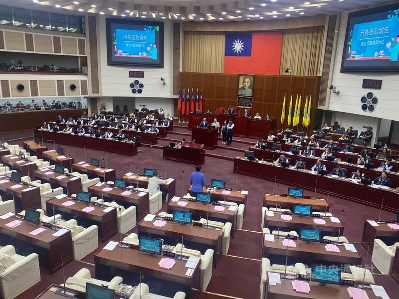 台北市議會13日下午進行市長施政報告與質詢及答覆，藍綠議員關切輝達（NVIDIA）進駐北士科案，針對北市府與新壽合意解約金額、期限提出質詢。中央社記者黃麗芸攝　114年10月13日