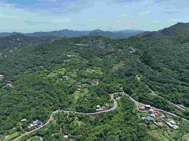 新北市政府考量石碇區大崙山邊坡有滑動疑慮，經報請農業部審議通過，預計11月劃入特定水土保持區。（農業局提供）中央社記者王鴻國傳真　114年10月13日