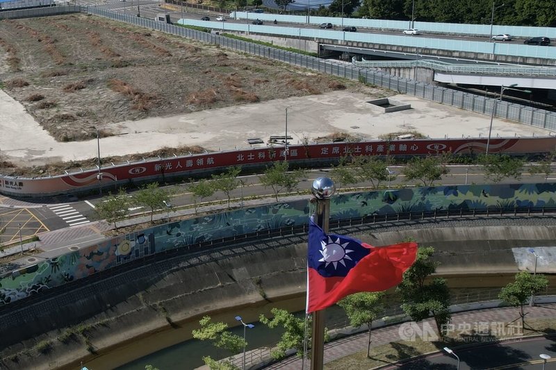 輝達進駐北士科T17 （圖）、T18基地卡關。金管會主委彭金隆13日表示，保險業投資不動產部分，新壽此案是素地投資，依規定最長5年內要有收益，但這段期間不含都市設計審查及審議期間。中央社記者徐肇昌攝 114年10月13日