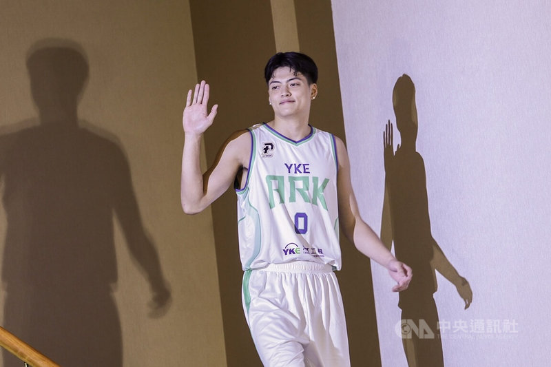 台灣職籃P. LEAGUE+聯盟洋基工程成立大會13日在台北舉行，新科狀元葉惟捷（圖）倍受矚目，他說，新賽季還是保持平常心看待，主要先加強自己的得分手段、穩定命中率，目標會放在新人王。中央社記者裴禛攝　114年10月13日