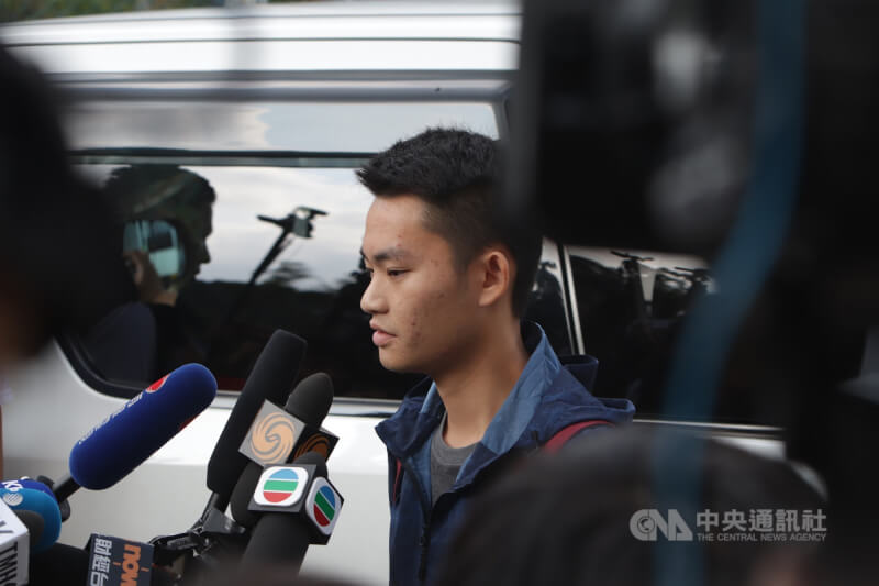 圖為陳同佳2019年10月在港出獄後表示願意赴台自首。（中央社檔案照片）