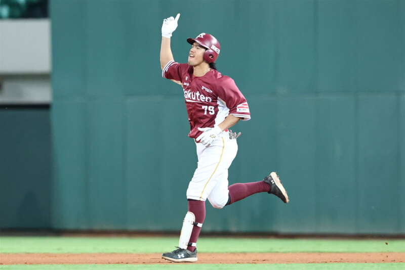 中華職棒季後挑戰賽13日決勝第4戰在澄清湖棒球場進行,9局上,樂天桃猿隊林智平(圖)敲出追平比數3分砲,助隊在延長賽以4比3擊敗統一獅,搶下總冠軍賽門票。(樂天桃猿隊提供)中央社記者謝靜雯傳真 114年10月13日