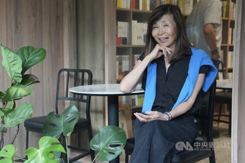 平路接受中央社記者專訪表示，她一直不敢寫遊記，擔心寫不出心裡真正的感受，這次之所以願意嘗試、放手一搏，就是想要像小說家、探險家一樣，明知可能會失敗，卻依然勇敢嘗試。中央社記者徐肇昌攝　114年10月13日