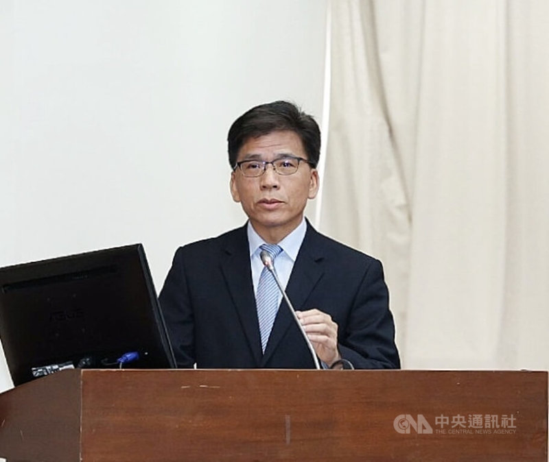 美中貿易戰再起，台股13日開盤大跌，隨後跌勢收斂，立委關切台股走勢與影響，金管會主委彭金隆答詢表示，金管會不對股市做任何預期，不管消息面如何，股市最終會回歸基本面，台灣產業今年營收與獲利表現相對優異，有基本面支撐最為重要。中央社記者郭日曉攝 114年10月13日