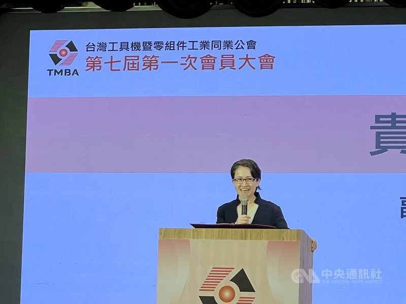 副總統蕭美琴(圖)14日到台中市出席台灣工具機暨零組件工業同業公會會員大會,她致詞指出,只要工具機產業好,台灣整體產業才能擁有永續發展及持續轉型的機會。中央社記者郝雪卿攝 114年10月14日