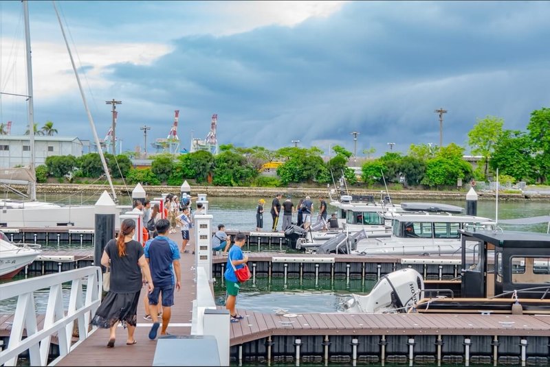 「2025高雄海洋派對」將於24至26日登場,活動亮點是結合星光水岸公園試營運,串聯愛河灣與高雄港第3船渠2大水域,打造規模最大海洋遊憩盛典。(高雄市海洋局提供)中央社記者林巧璉傳真 114年10月14日