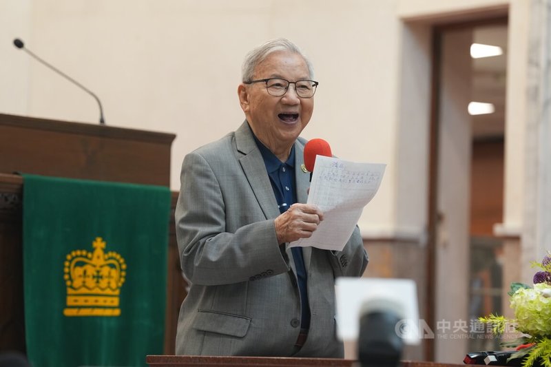前駐韓代表、資深外交官林尊賢(圖)14日在台灣基督長老教會雙連教會,舉辦新書《外交老兵─林尊賢回憶錄》發表會,致詞發表感言。中央社記者徐肇昌攝 114年10月14日
