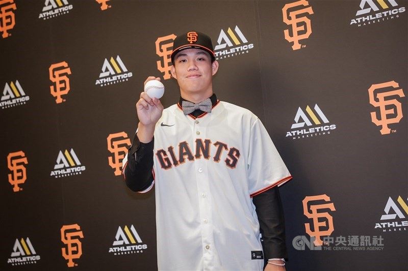 美職舊金山巨人隊19歲投手陽念希(圖)旅美首年賽季著重提升身體素質,增加6公斤肌肉,控球等各方面也有進步。(中央社檔案照片)
